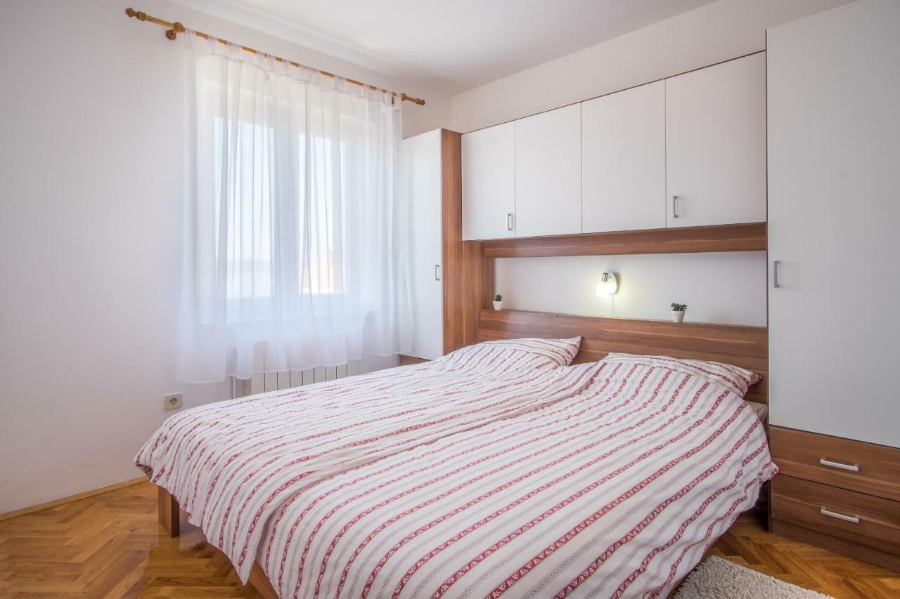 Apartman Cubranic Apartment Vrbnik Exterior photo