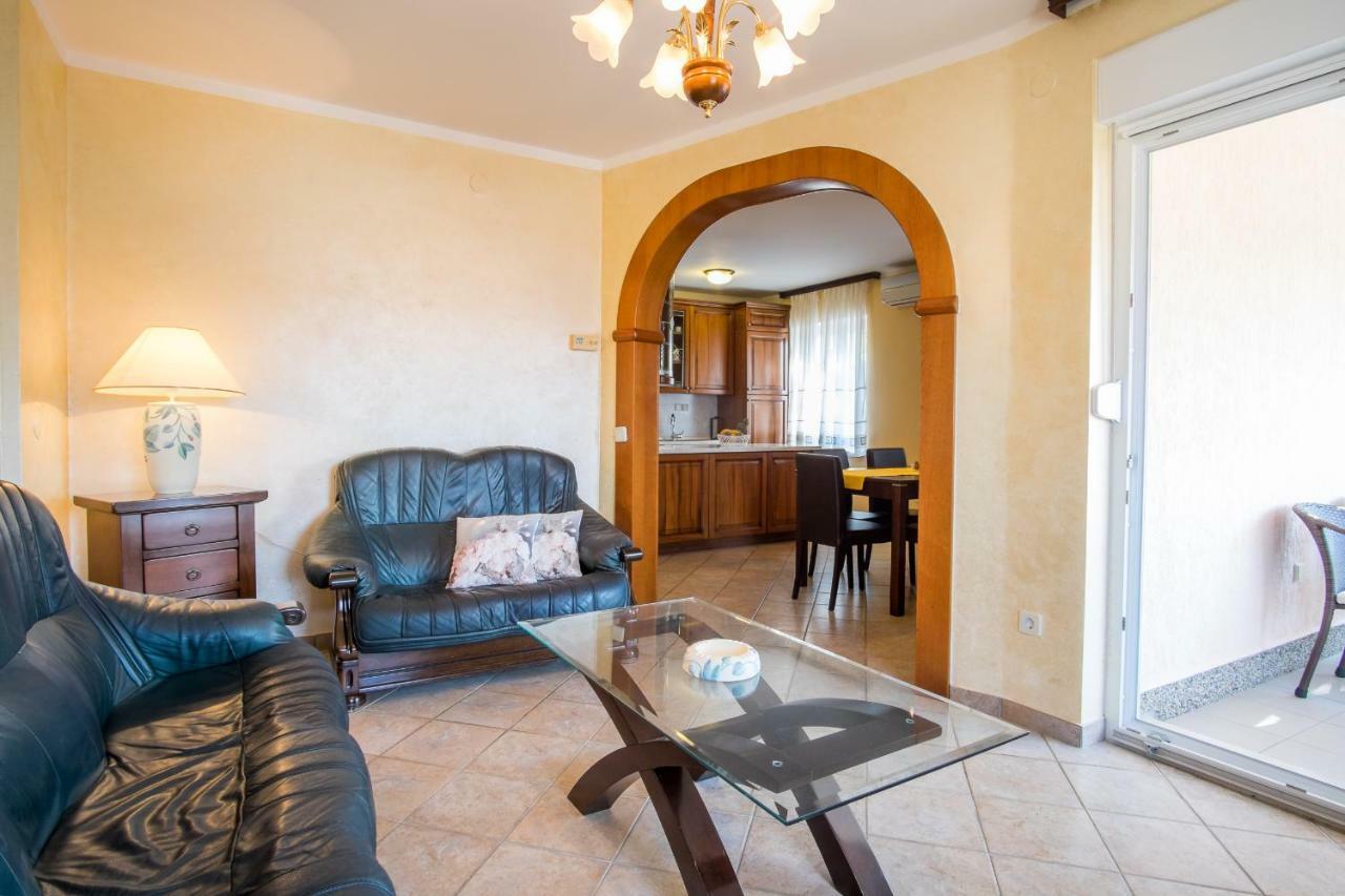 Apartman Cubranic Apartment Vrbnik Exterior photo